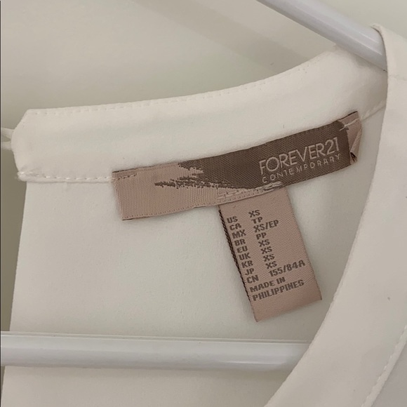 White blouse - Picture 4 of 6